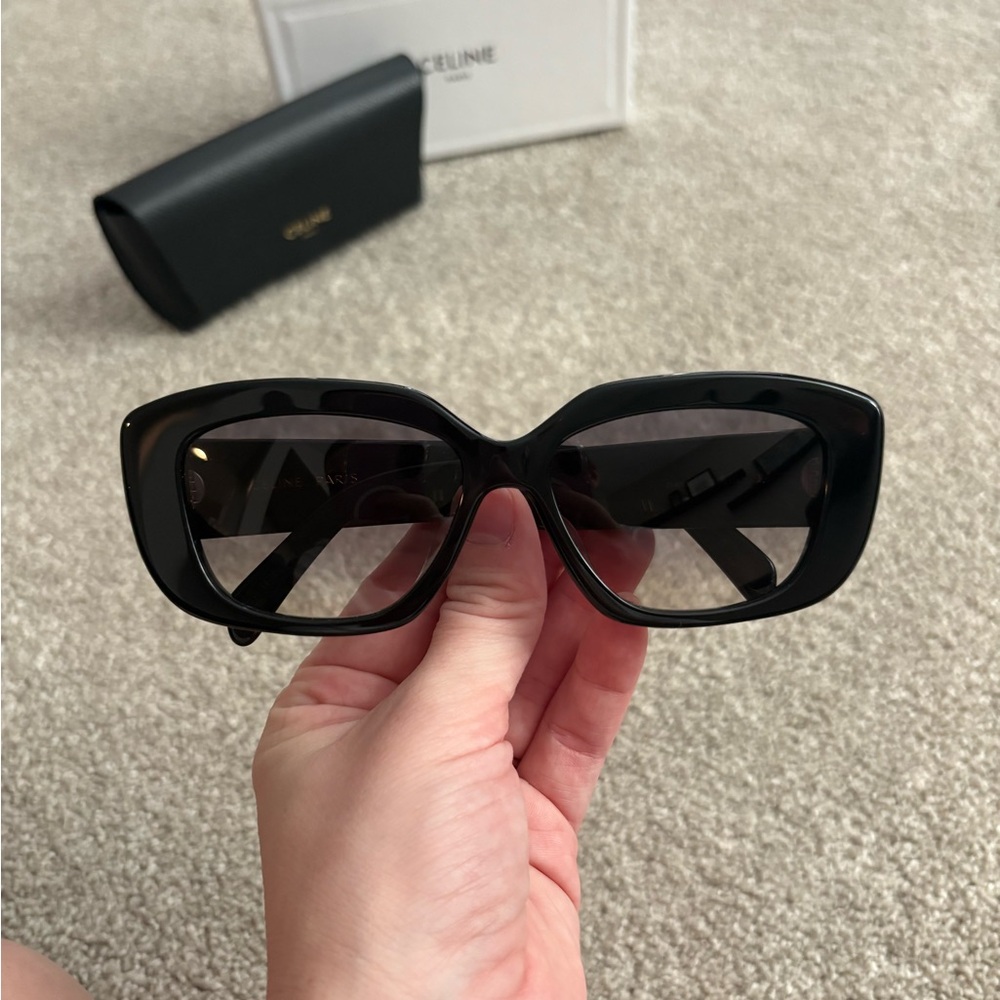Like new: CELINE Sunglasses CL40216U 01F Authentic - Picture 8 of 9